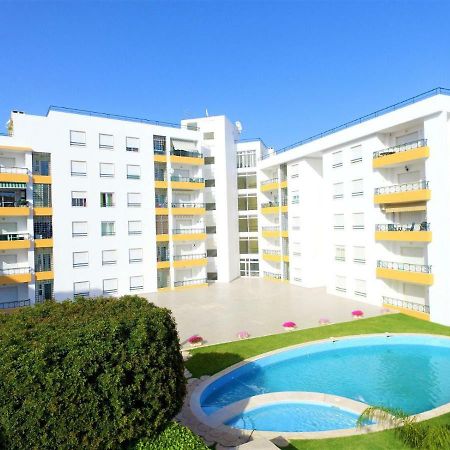 Quiet Apartment Overlooking The Swimming Pool Armacao de Pera Luaran gambar