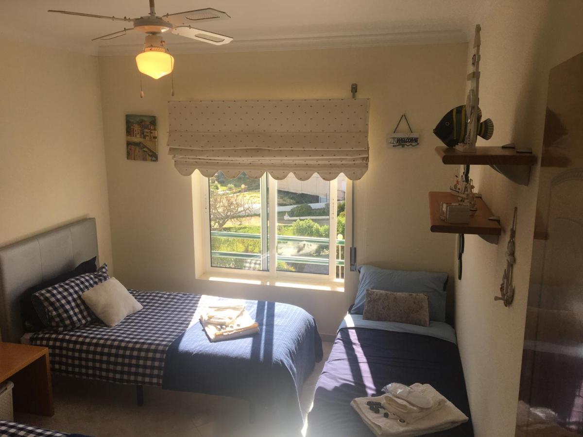 Quiet Apartment Overlooking The Swimming Pool Armacao de Pera Luaran gambar