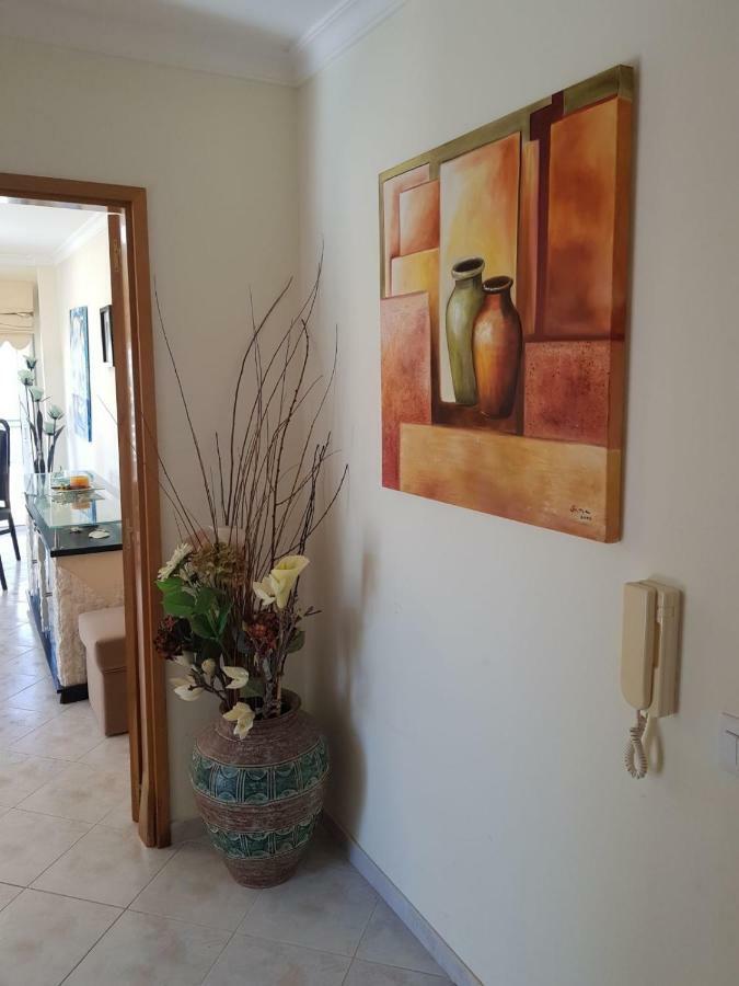 Quiet Apartment Overlooking The Swimming Pool Armacao de Pera Luaran gambar