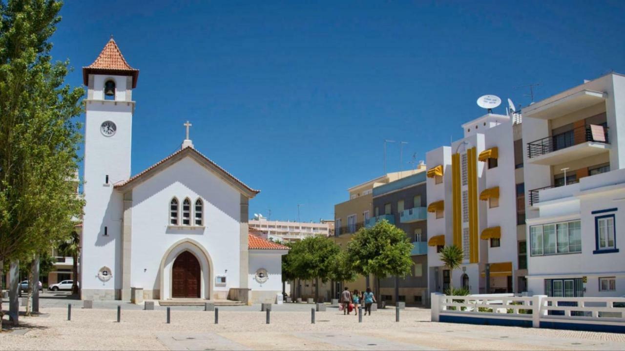 Quiet Apartment Overlooking The Swimming Pool Armacao de Pera Luaran gambar