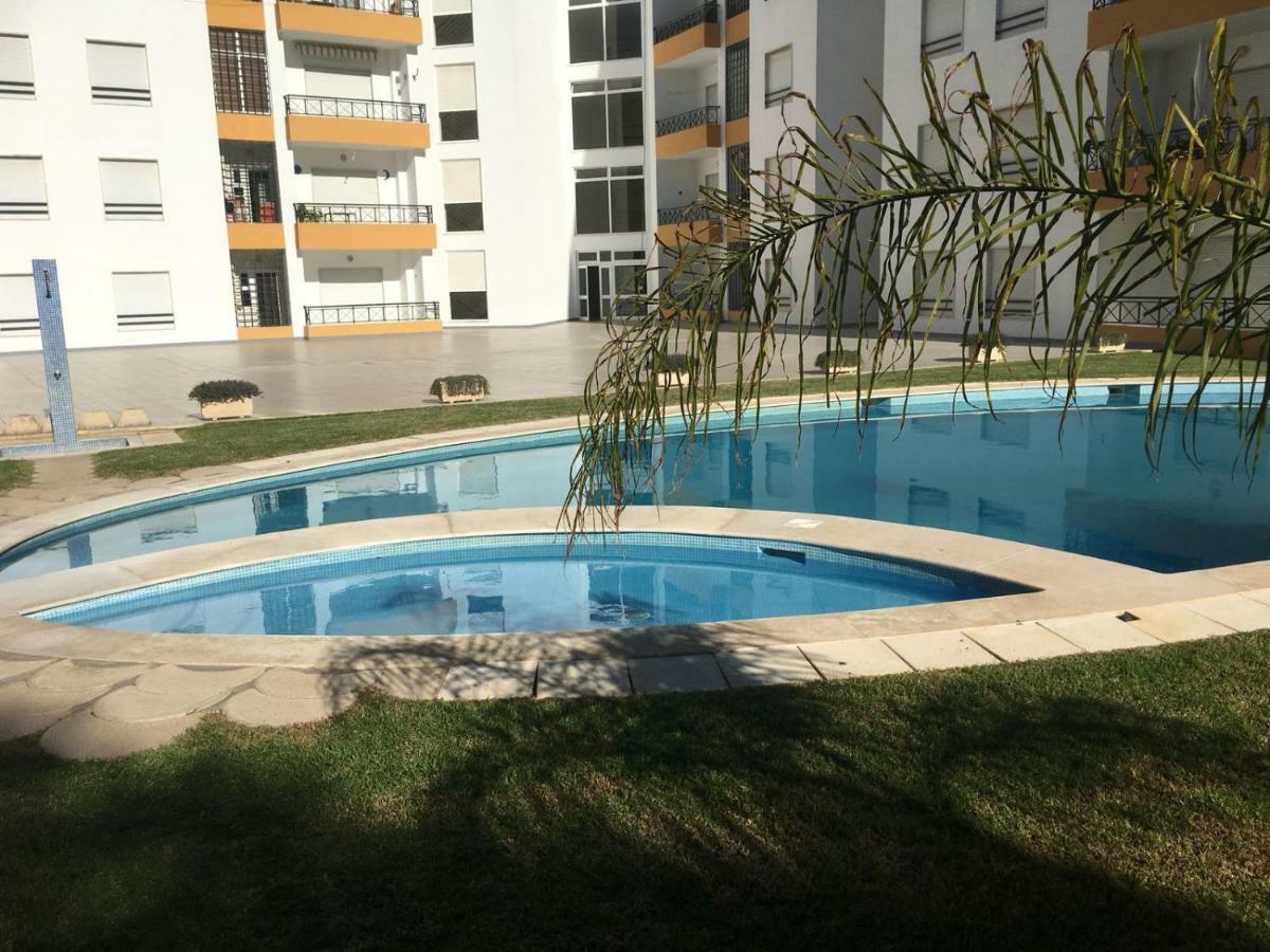 Quiet Apartment Overlooking The Swimming Pool Armacao de Pera Luaran gambar