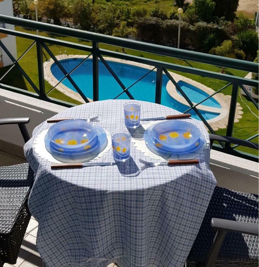 Quiet Apartment Overlooking The Swimming Pool Armacao de Pera Luaran gambar