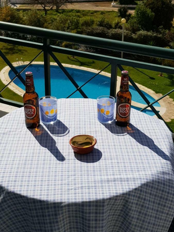Quiet Apartment Overlooking The Swimming Pool Armacao de Pera Luaran gambar