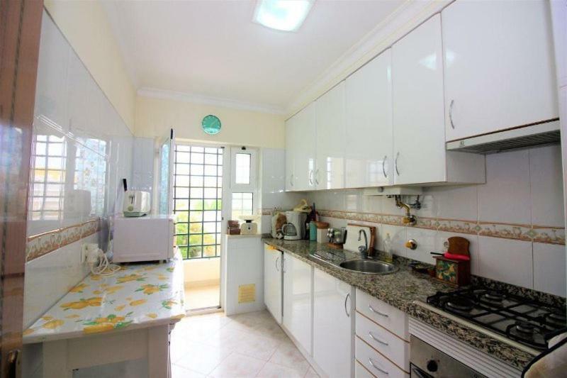 Quiet Apartment Overlooking The Swimming Pool Armacao de Pera Luaran gambar
