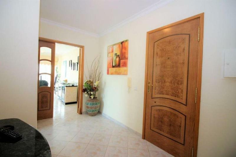 Quiet Apartment Overlooking The Swimming Pool Armacao de Pera Luaran gambar