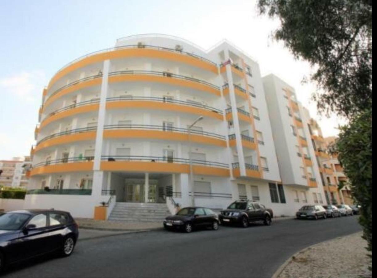 Quiet Apartment Overlooking The Swimming Pool Armacao de Pera Luaran gambar