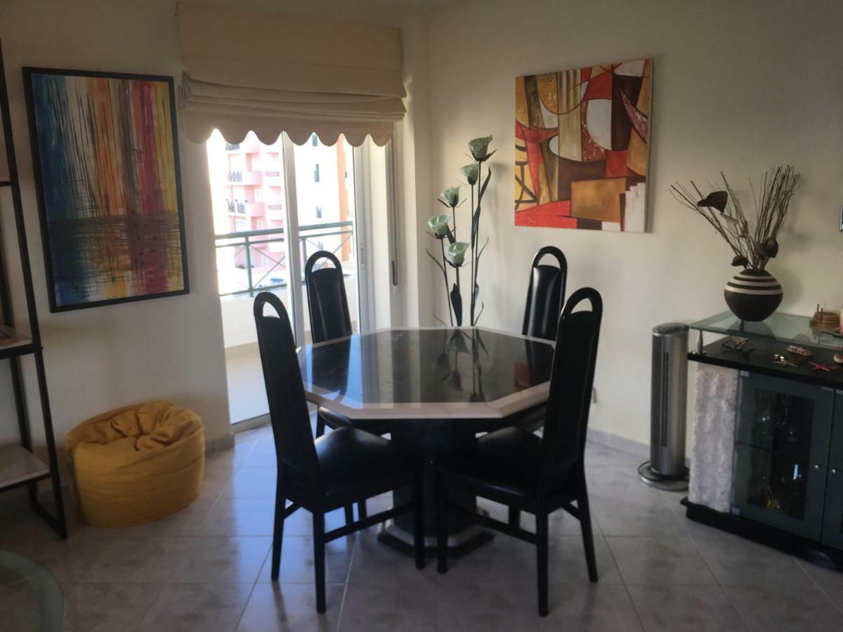 Quiet Apartment Overlooking The Swimming Pool Armacao de Pera Luaran gambar