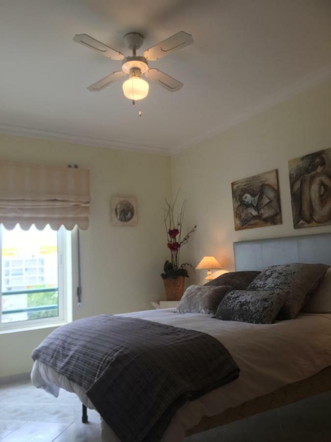 Quiet Apartment Overlooking The Swimming Pool Armacao de Pera Luaran gambar