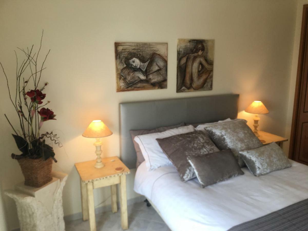 Quiet Apartment Overlooking The Swimming Pool Armacao de Pera Luaran gambar