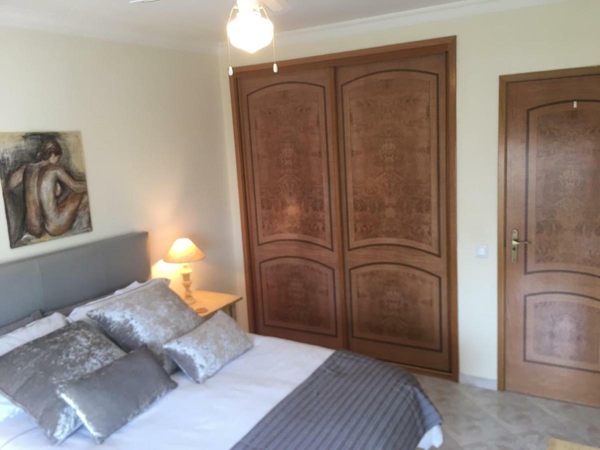 Quiet Apartment Overlooking The Swimming Pool Armacao de Pera Luaran gambar