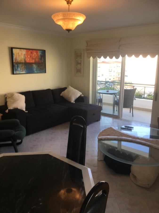Quiet Apartment Overlooking The Swimming Pool Armacao de Pera Luaran gambar